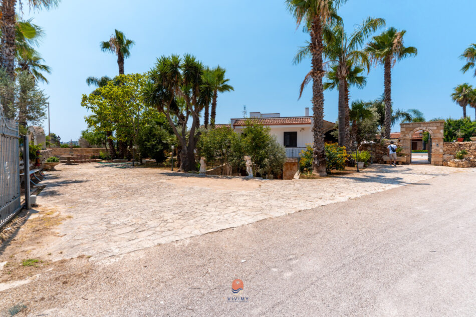 ingresso villa petra