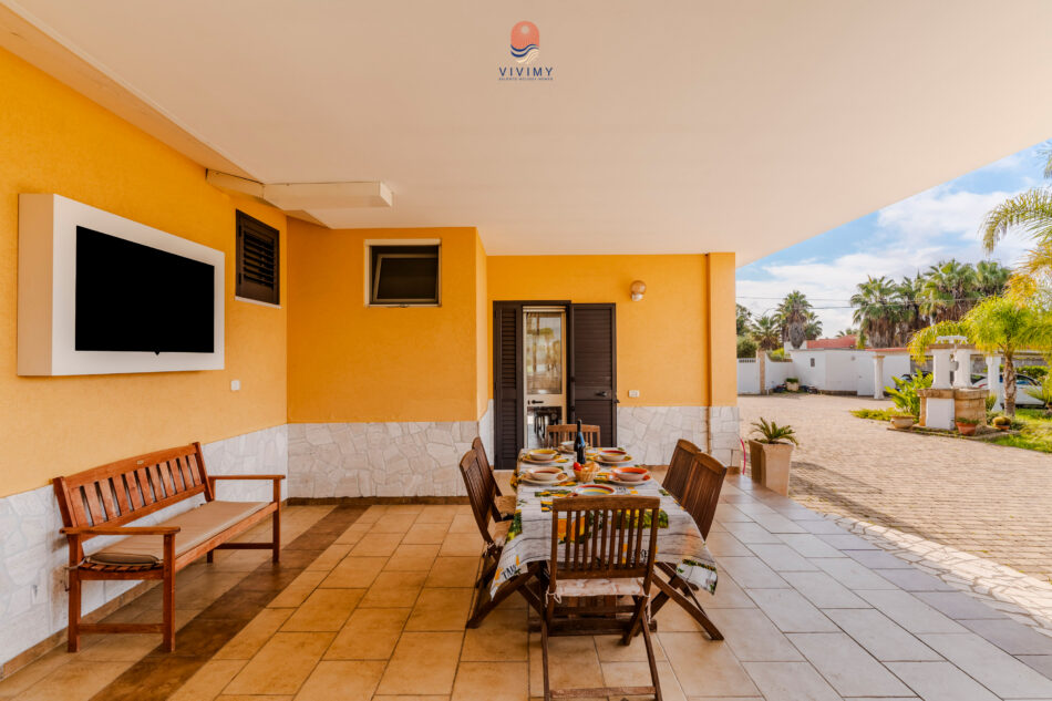 zona living esterna con tv