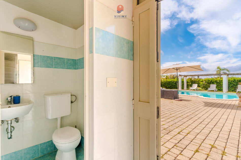 Bagno esterno, piscina